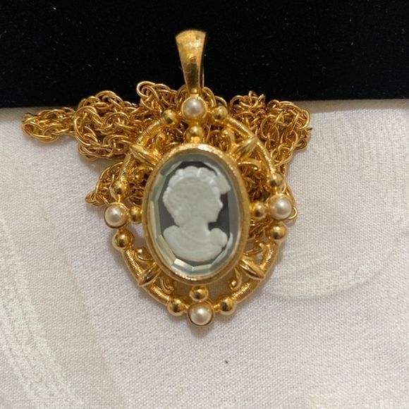 Vintage Gold Chain With Reverse Intaglio Cameo Pendant - Picture 11 of 15